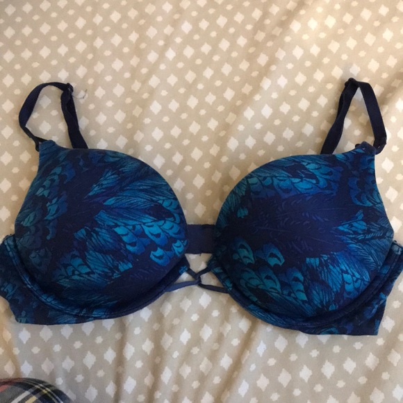 VS Bra - Picture 1 of 3